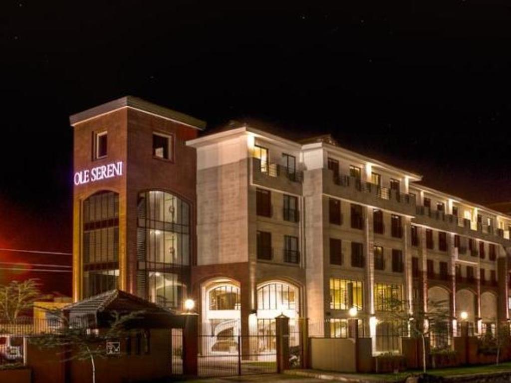 ole-sereni-hotel-waterhole_bar3