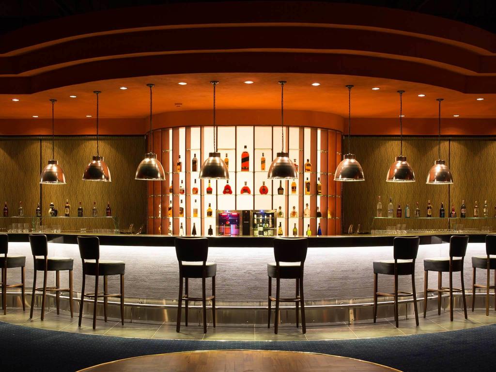 ole-sereni-hotel-waterhole_bar5