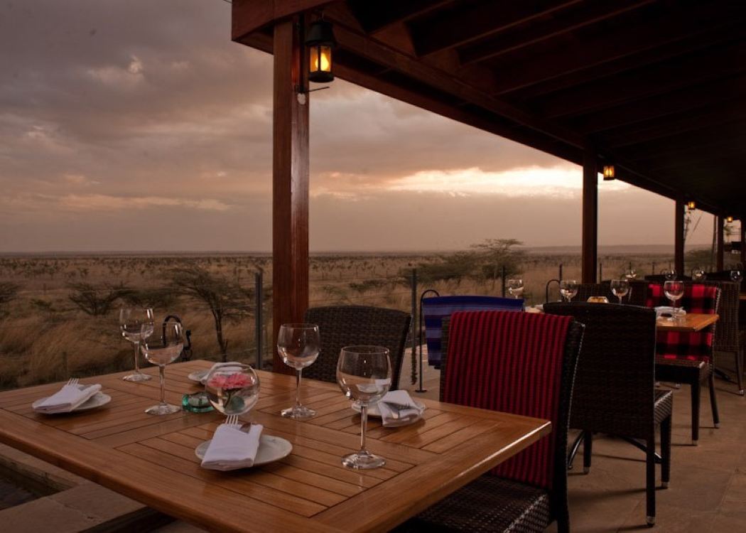 ole-sereni-hotel-waterhole_bar6