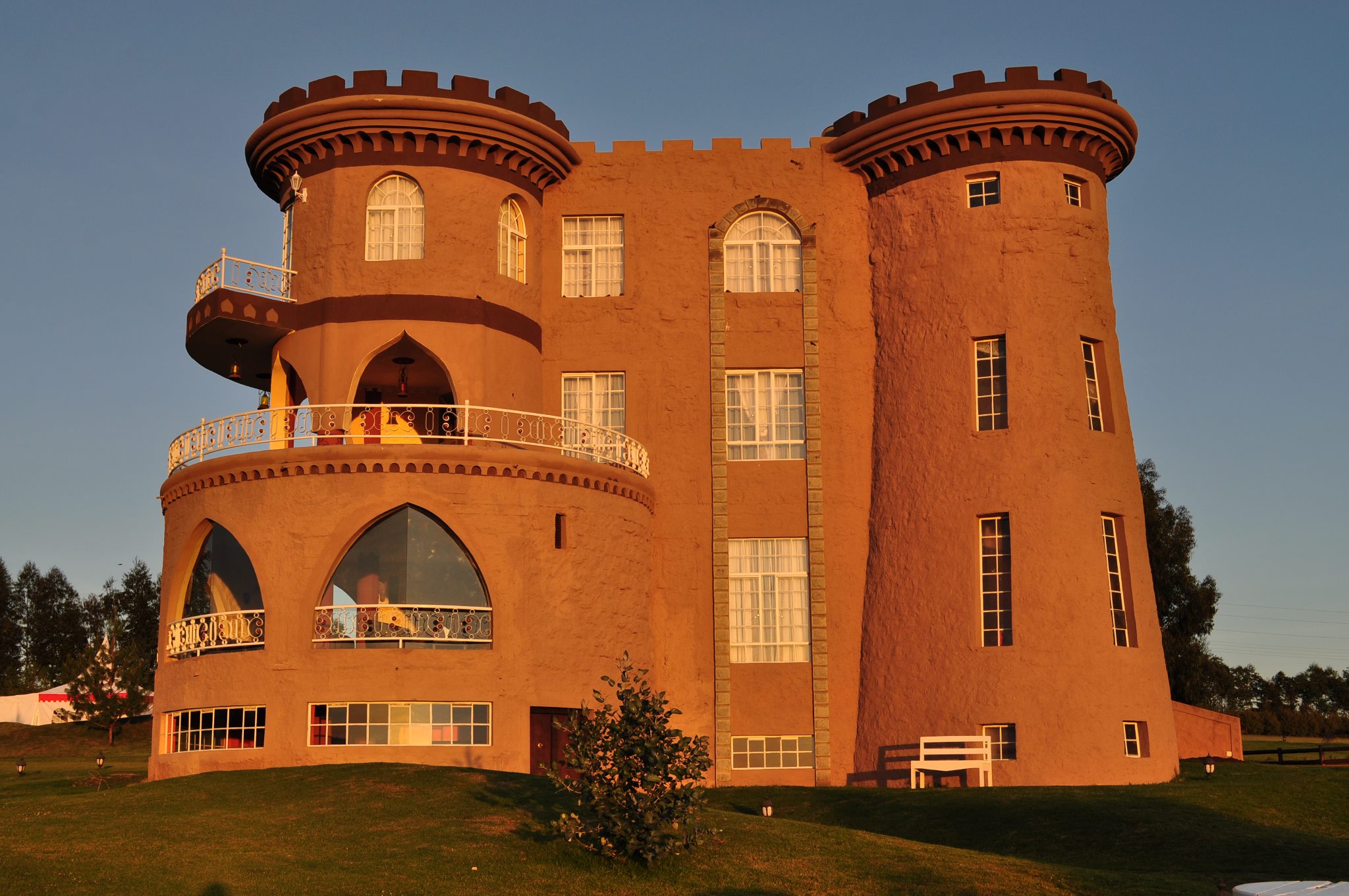 Tafaria Castle  - Kenyasafari.co.ke